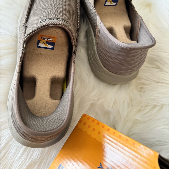 NWT Sketchers hands free slip ins, air cooled with memory foam - Picture 2 of 8